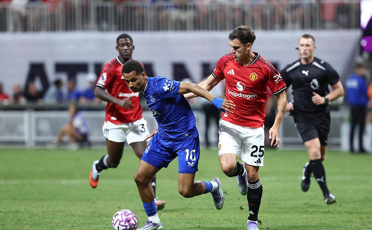 洛杉矶快船发布备战花絮;今晨手感冰凉;荷甲任务艰巨;阵容厚度经受考验 洛杉矶快船发布备战花絮;今晨手感冰凉;荷甲任务艰巨;阵容厚度经受考验